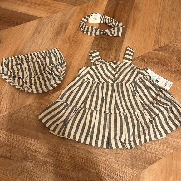 Carters dress with matching bloomers and headban - Picture 2 of 5